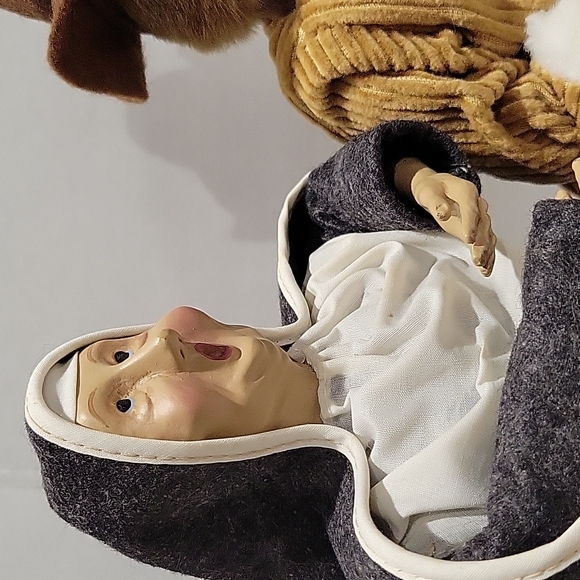 Christmas Holiday Carolers figurines , Lot of 5 , 12 1/2 " height. - Picture 10 of 14